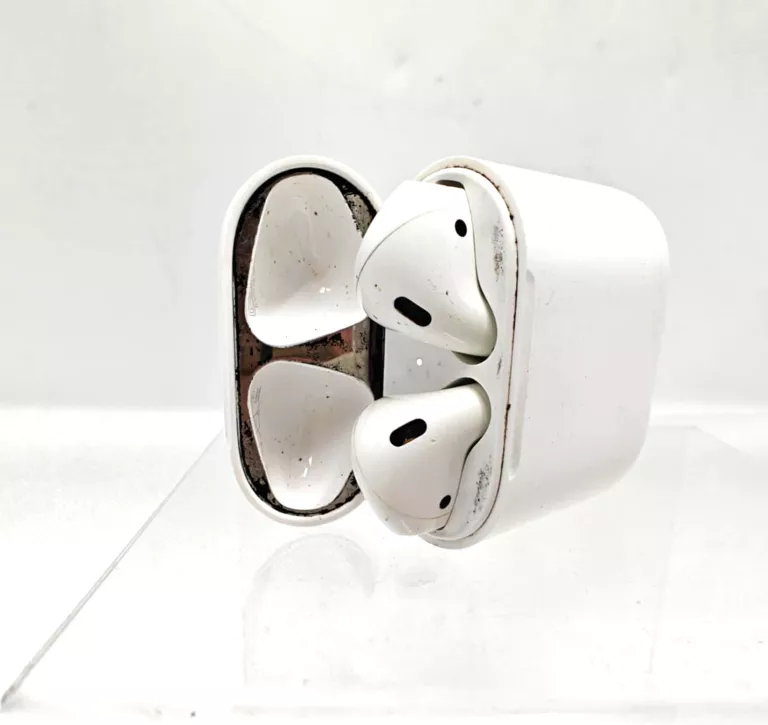 sluchawki-airpods-2-obroncow-wybrzeza-2a-gdansk
