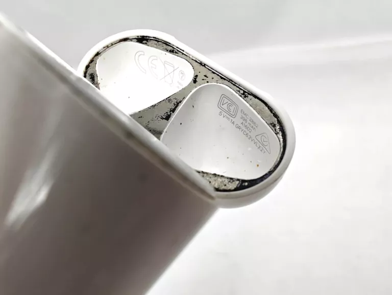 sluchawki-airpods-2-kolor-dominujacy-129357-2