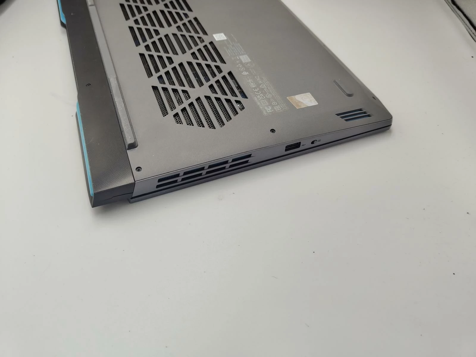 laptop-lenovo-loq-15irh8-rtx-3050-6gb-i5-13420h-16-gb-ram-pudelko-typ-dysku-twardego-128550-2