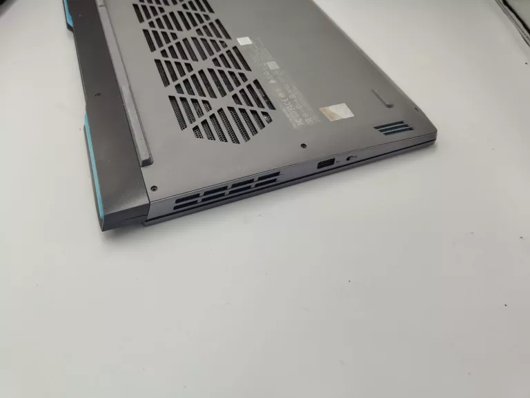 LAPTOP LENOVO LOQ 15IRH8 RTX 3050 6GB I5-13420H 16 GB RAM PUDEŁKO