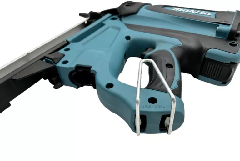 MAKITA GN420CLSE AKUMULATOROWA GWOŹDZIARKA GAZOWA DO BETONU LXT 7.2V 1.5AH