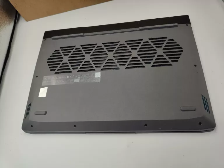 LAPTOP LENOVO LOQ 15IRH8 RTX 3050 6GB I5-13420H 16 GB RAM PUDEŁKO