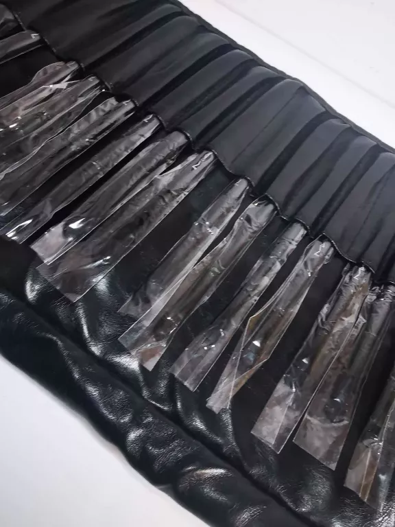 ZESTAW PĘDZLI MAC W ETUI