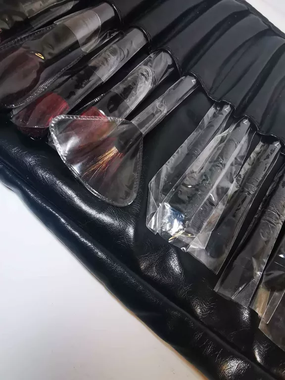 ZESTAW PĘDZLI MAC W ETUI