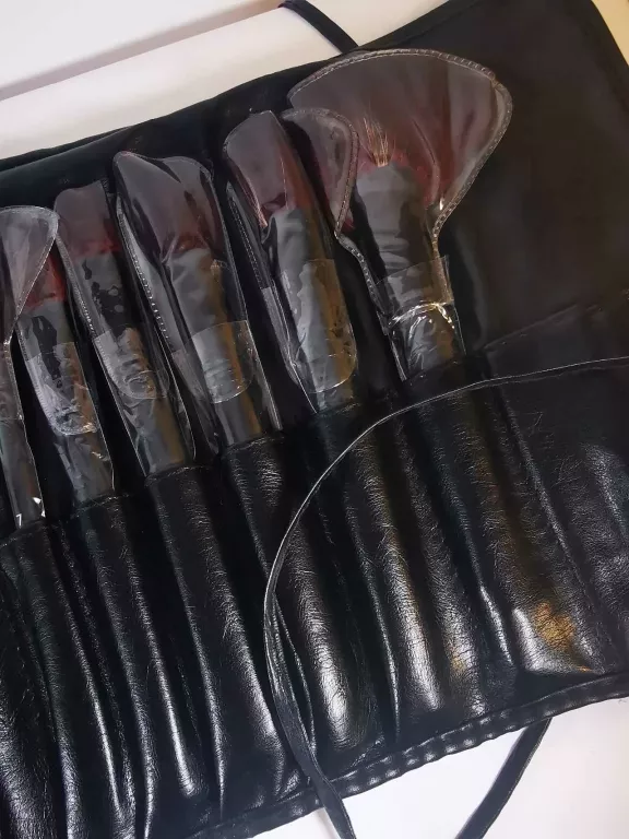 ZESTAW PĘDZLI MAC W ETUI