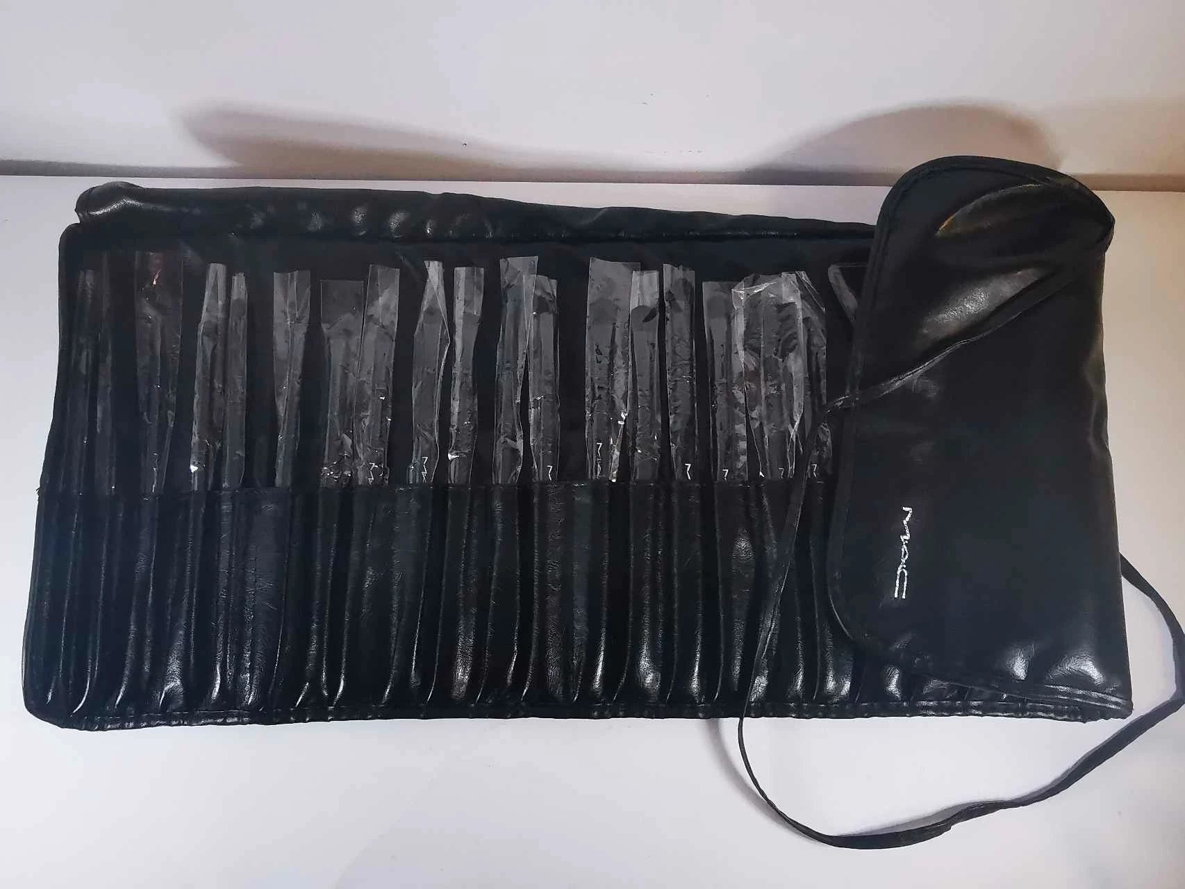 zestaw-pedzli-mac-w-etui-dluga-15-zgierz-inez