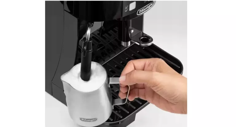 EKSPRES CIŚNIENIOWY DO KAWY Z MŁYNKIEM DELONGHI ECAM 12.123.B MAGNIFICA S
