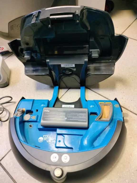 IROBOT SCOOBA 390 KOMPLET (ŁAD.USZKODZONA)