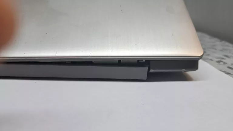LAPTOP LENOVO IDEAPAD 3 15ADA05 15,6" R3 3250U 8GB RAM 256GB DYSK SSD