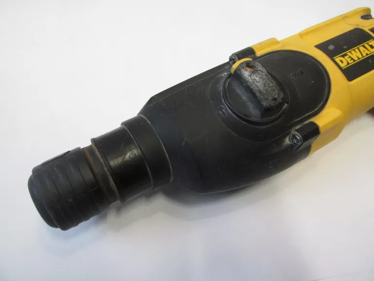 MŁOTOWIERTARKA DEWALT D25013