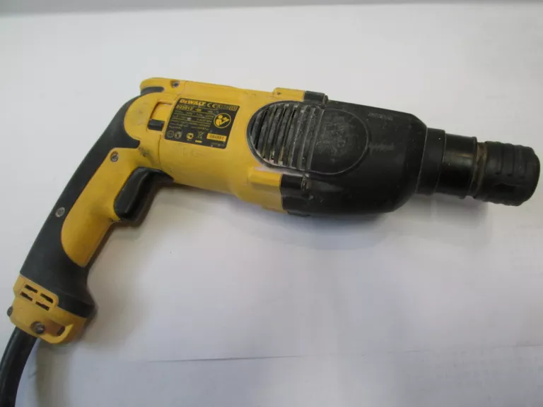 MŁOTOWIERTARKA DEWALT D25013