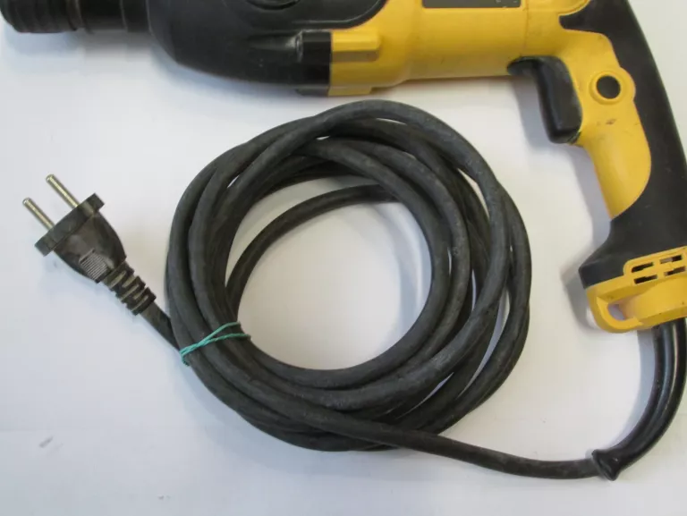 MŁOTOWIERTARKA DEWALT D25013