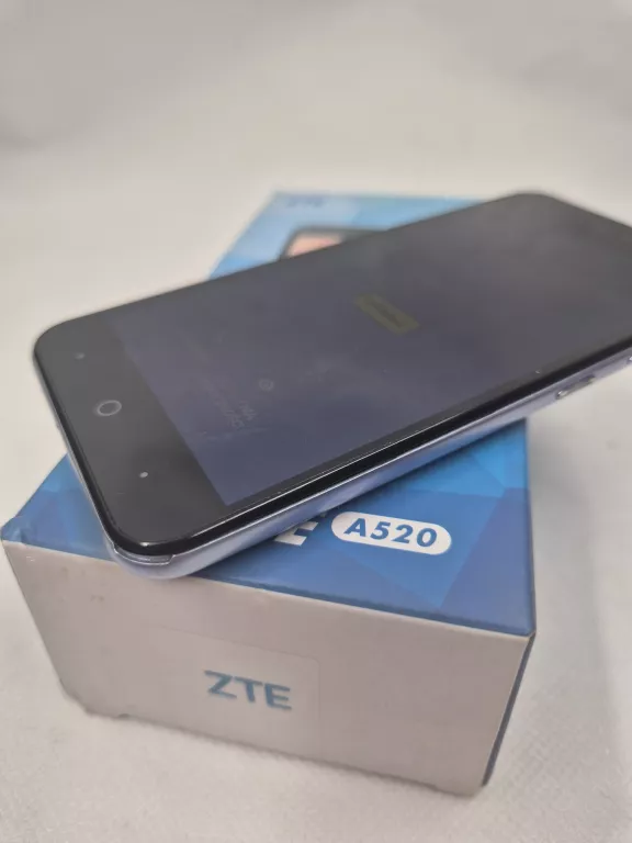 TELEFON ZTE BLADE A520 ZESTAW