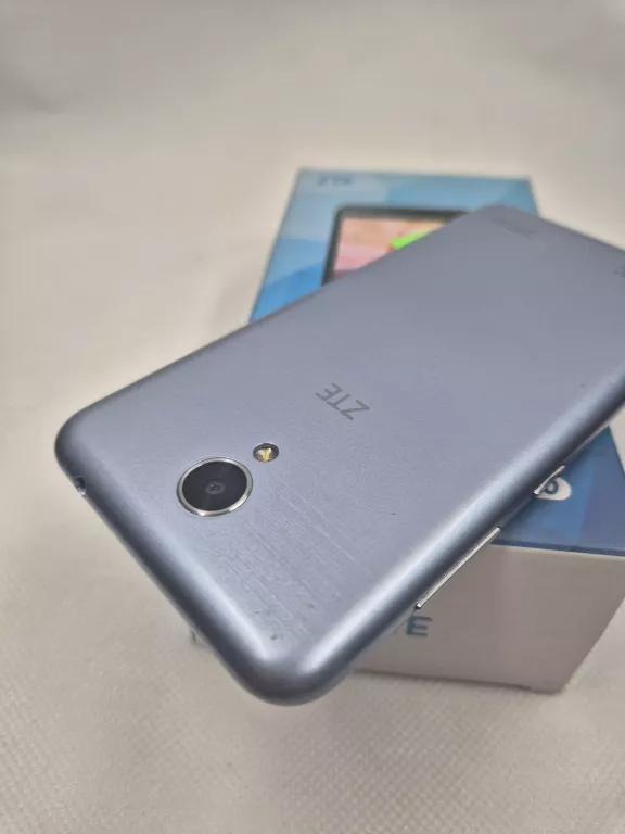TELEFON ZTE BLADE A520 ZESTAW