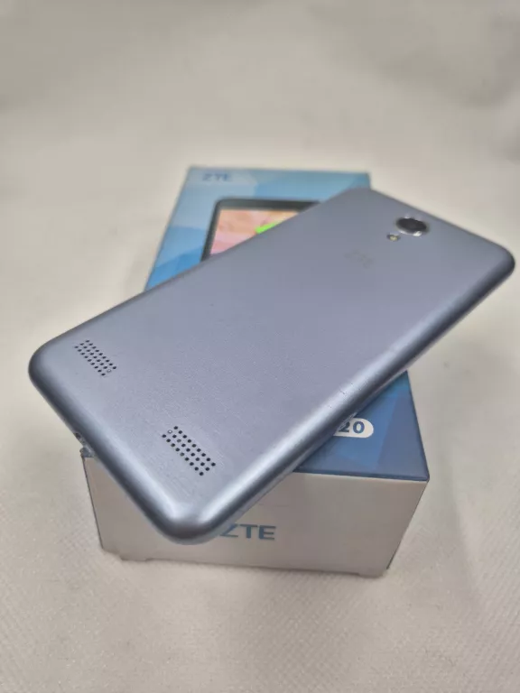 TELEFON ZTE BLADE A520 ZESTAW