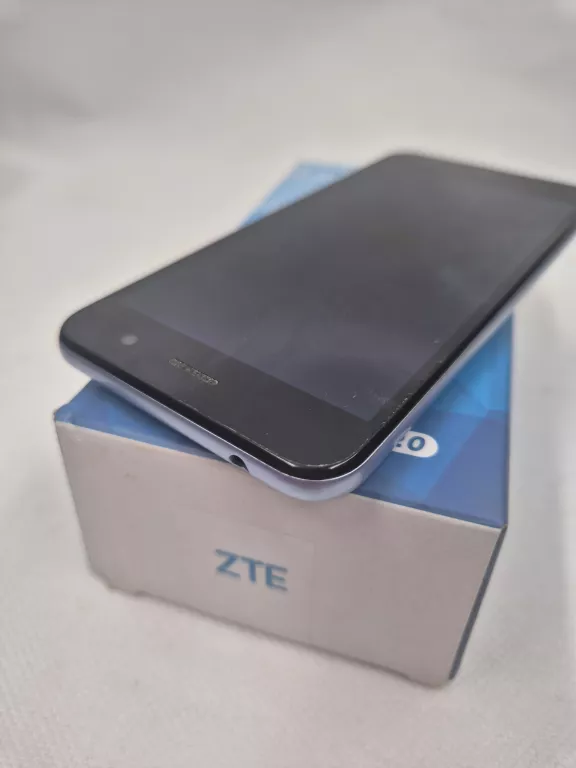 TELEFON ZTE BLADE A520 ZESTAW