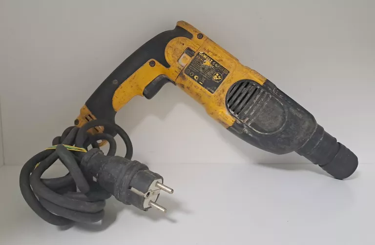 MŁOTOWIERTARKA DEWALT D25013