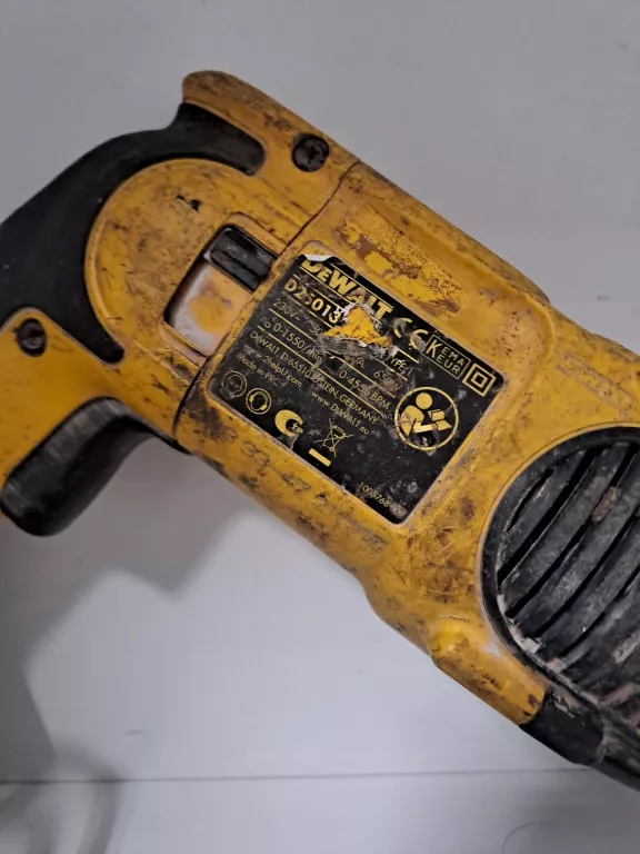 MŁOTOWIERTARKA DEWALT D25013