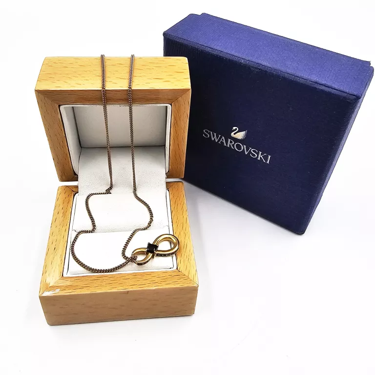 naszyjnik-z-zawieszka-z-krysztalami-swarovski-pudelko-ean-gtin-8000011171234