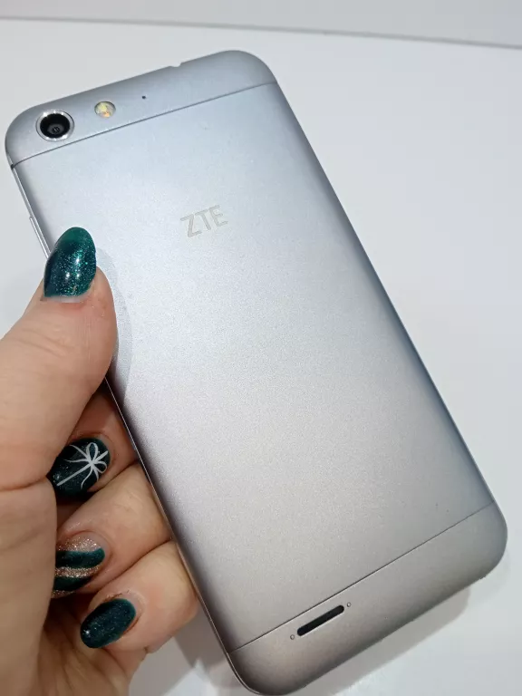 TELEFON ZTE BLADE V6