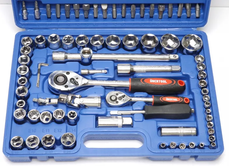 ZESTAW NARZĘDZI UBERTOOL 108ELEMENTÓW GRZECHOTKA, NASADKI BITY
