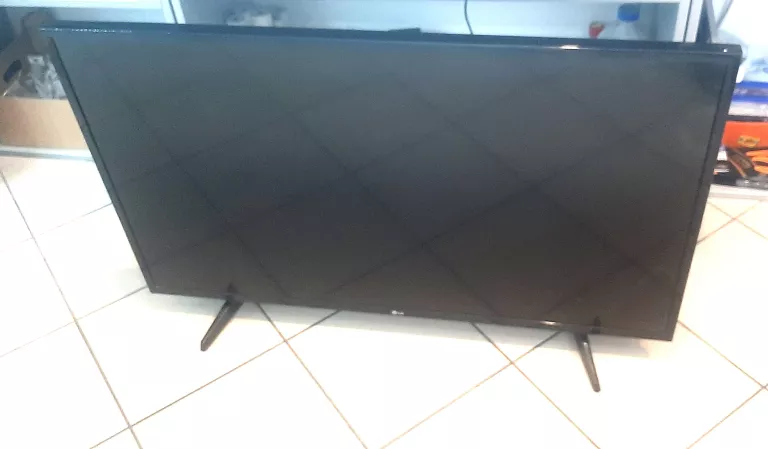 TELEWIZOR LG LH570V 43 + 2 PILOTY SMART TV CIEMNY EKRAN