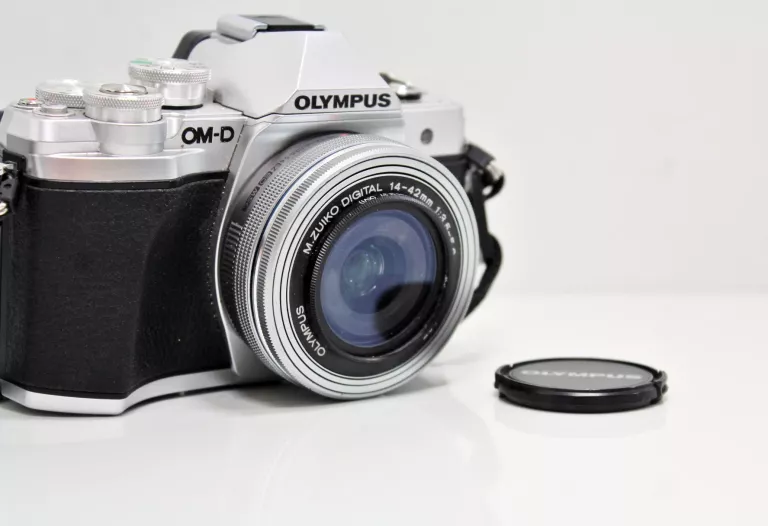 APARAT OLYMPUS OM-D E-M10 MARK III