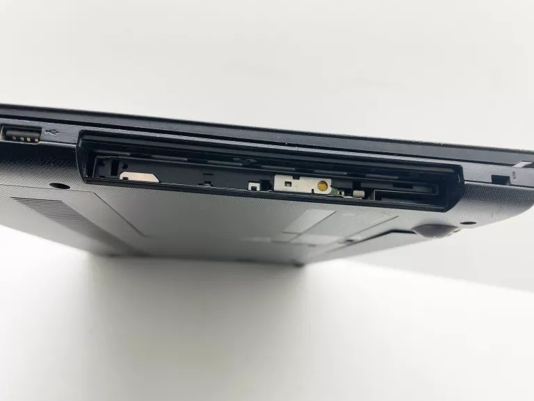 LAPTOP LENOVO G50-30 15 " INTEL CELERON !OPIS!