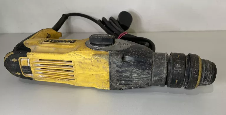 MŁOTOWIERTARKA DEWALT D25103 680W