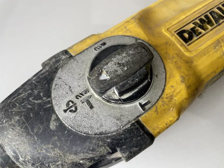 MŁOTOWIERTARKA DEWALT D25103 680W