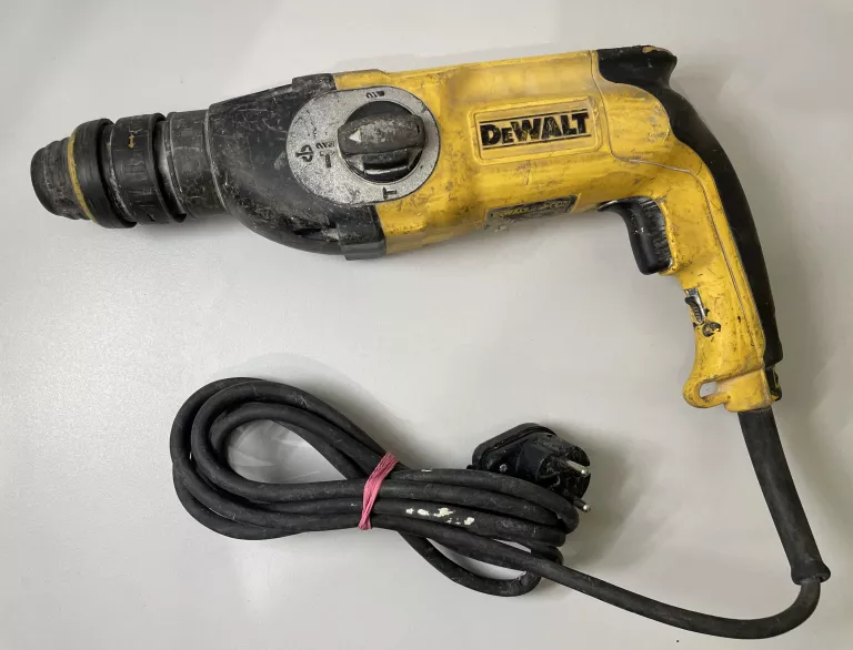 MŁOTOWIERTARKA DEWALT D25103 680W