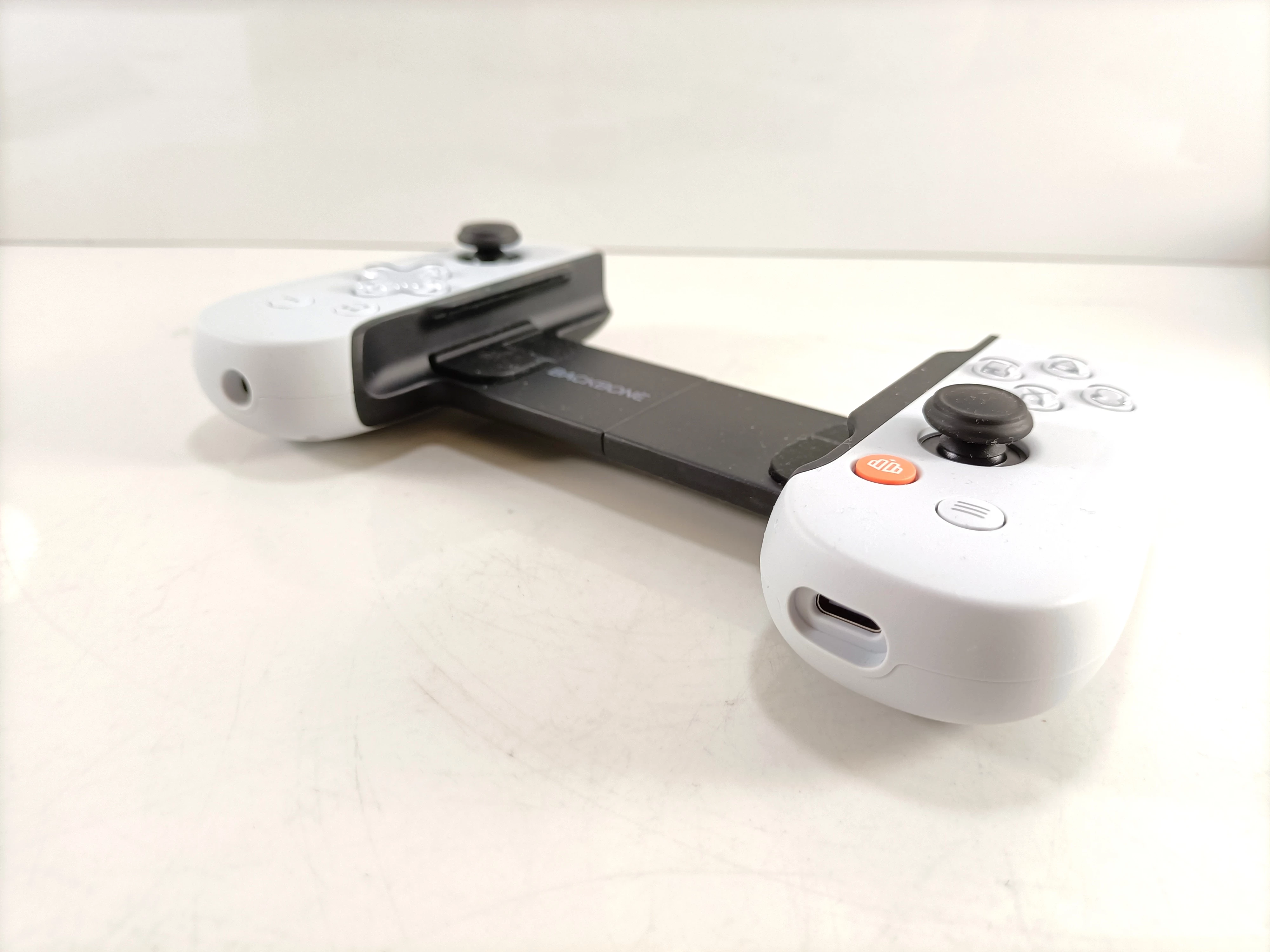 kontroler-pad-backbone-one-usb-c-dla-android-stan-11323-2