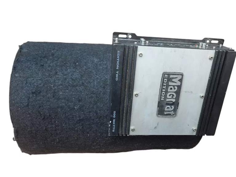 WZMACNIACZ SAMOCHODOWY MAGNAT Z GŁOŚNIKIEM JBL STAGE 810 W ZABUDOWIE
