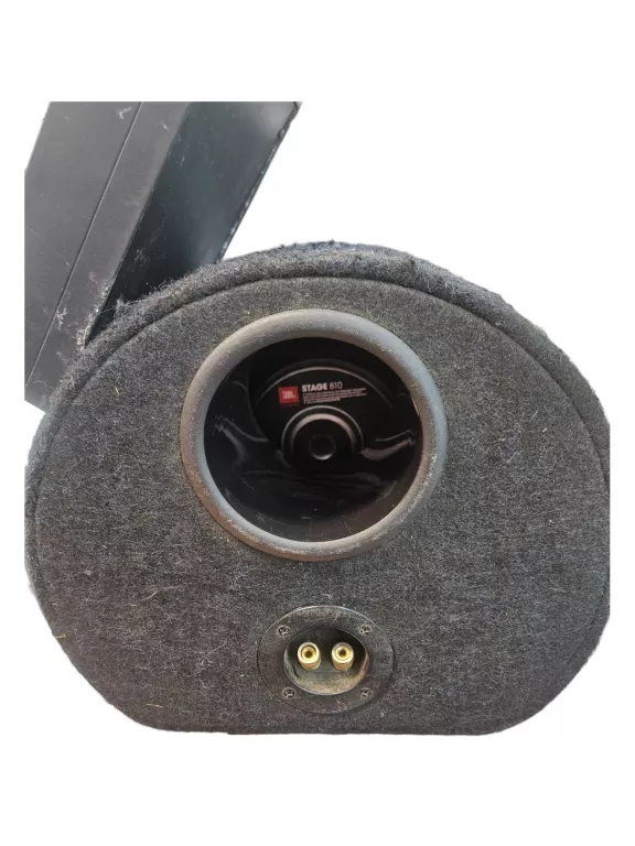 WZMACNIACZ SAMOCHODOWY MAGNAT Z GŁOŚNIKIEM JBL STAGE 810 W ZABUDOWIE