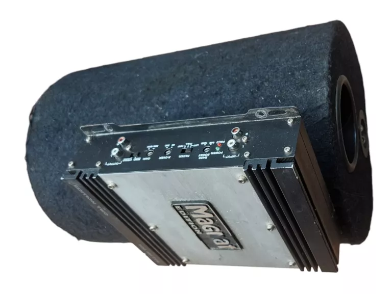 WZMACNIACZ SAMOCHODOWY MAGNAT Z GŁOŚNIKIEM JBL STAGE 810 W ZABUDOWIE