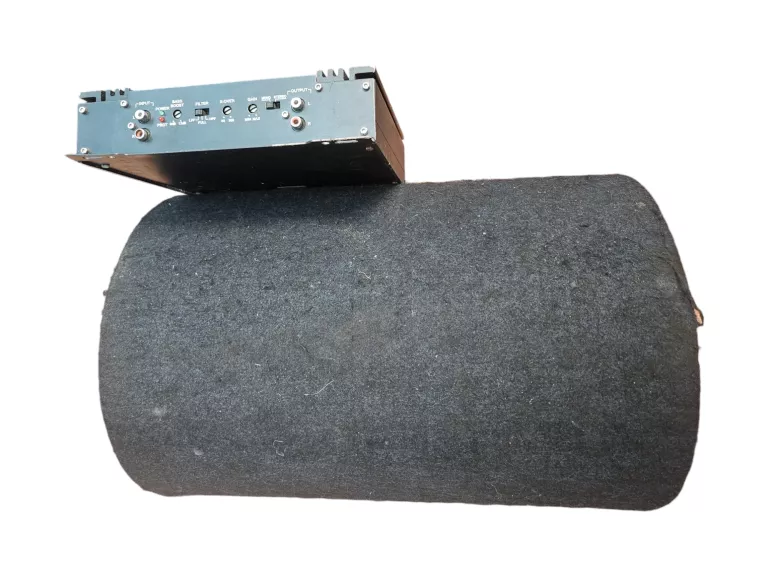 WZMACNIACZ SAMOCHODOWY MAGNAT Z GŁOŚNIKIEM JBL STAGE 810 W ZABUDOWIE