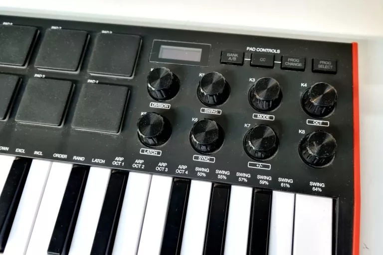 KLAWIATURA STERUJĄCA AKAI MPK MINI + KABEL