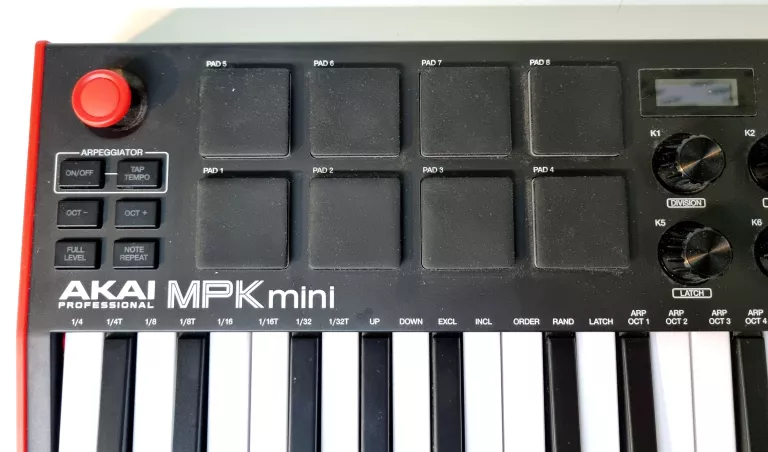 KLAWIATURA STERUJĄCA AKAI MPK MINI + KABEL