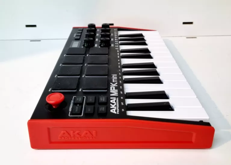 KLAWIATURA STERUJĄCA AKAI MPK MINI + KABEL
