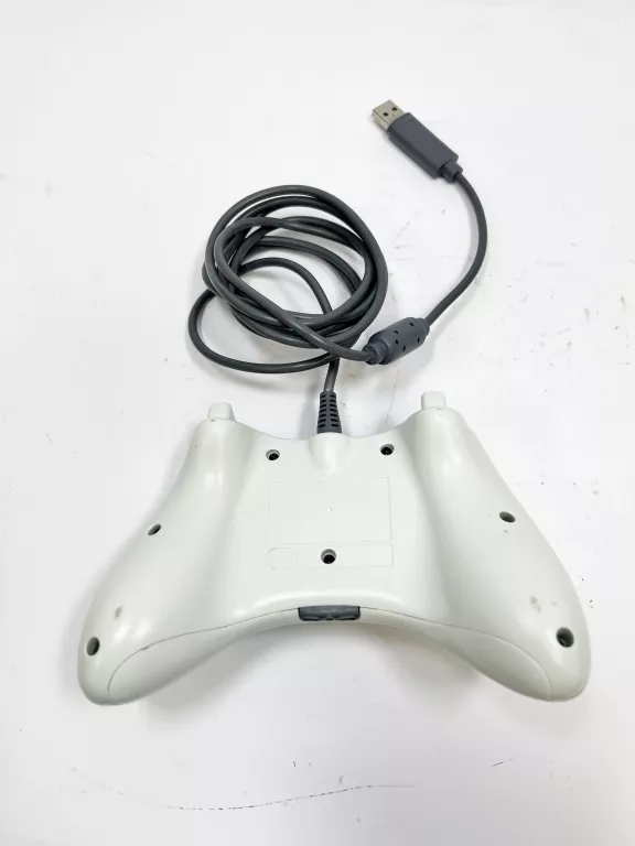 PAD DO XBOXA 360 PRZEWODOWY (NIEORYGINALNY)