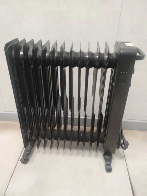 GRZEJNIK OLEJOWY CASTORAMA 3000 W CZARNY
