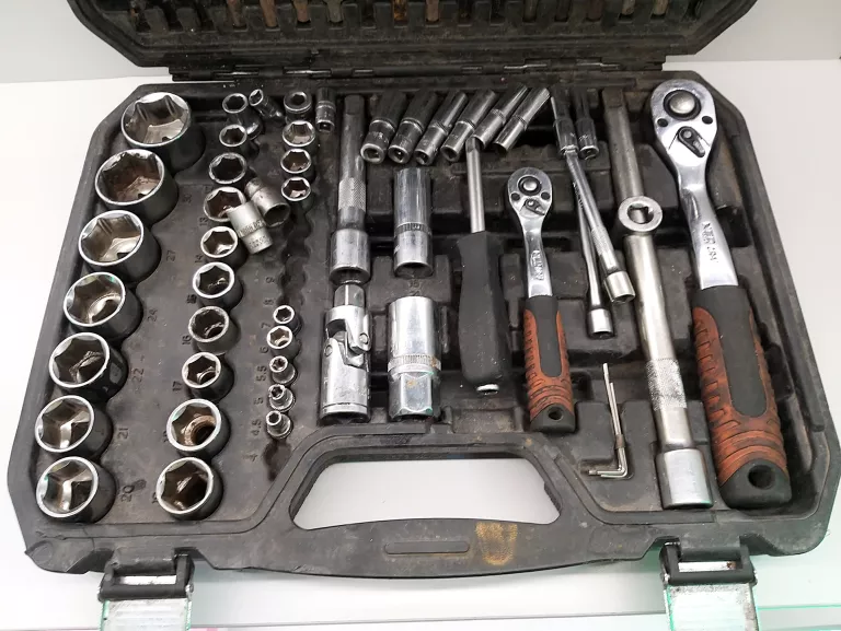 ZESTAW KLUCZY NEO TOOLS 110 PCS W WALIZCE