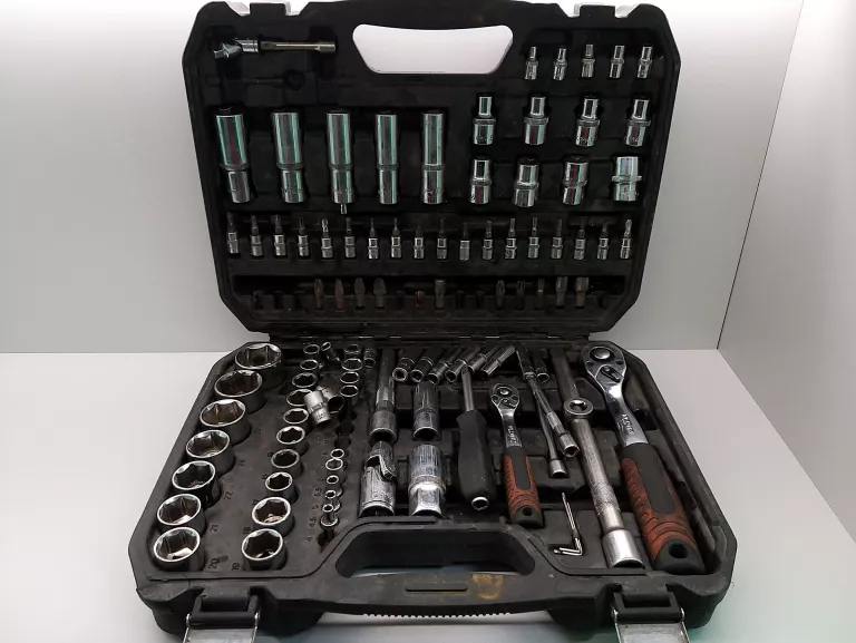 ZESTAW KLUCZY NEO TOOLS 110 PCS W WALIZCE