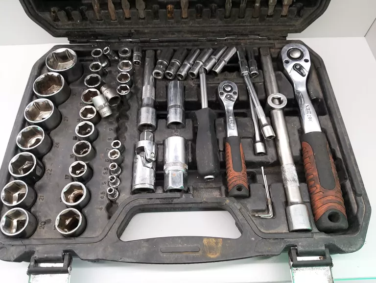 ZESTAW KLUCZY NEO TOOLS 110 PCS W WALIZCE