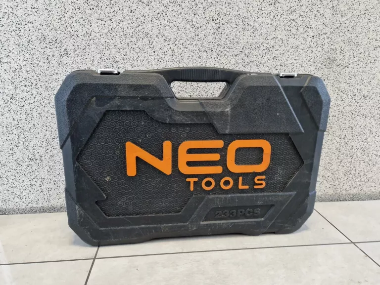 ZESTAW KLUCZY NASADOWYCH NEO TOOLS 1/2 3/8 1/4 233 WALIZKA