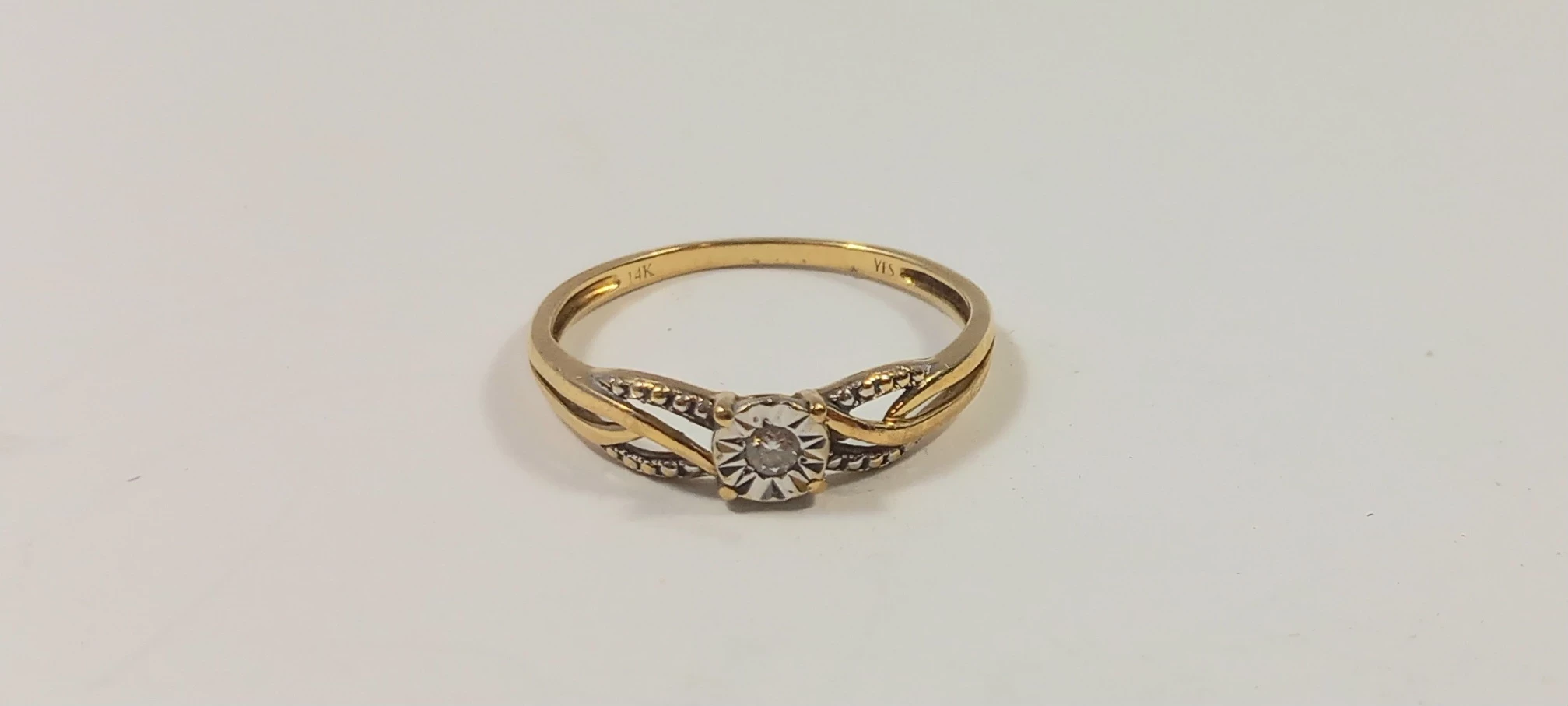 uzywany-pierscionek-z-dwukolorowego-zlota-z-diamentem-yes-illusion-r16-rozmiarsrednica-wew-mm-372-16