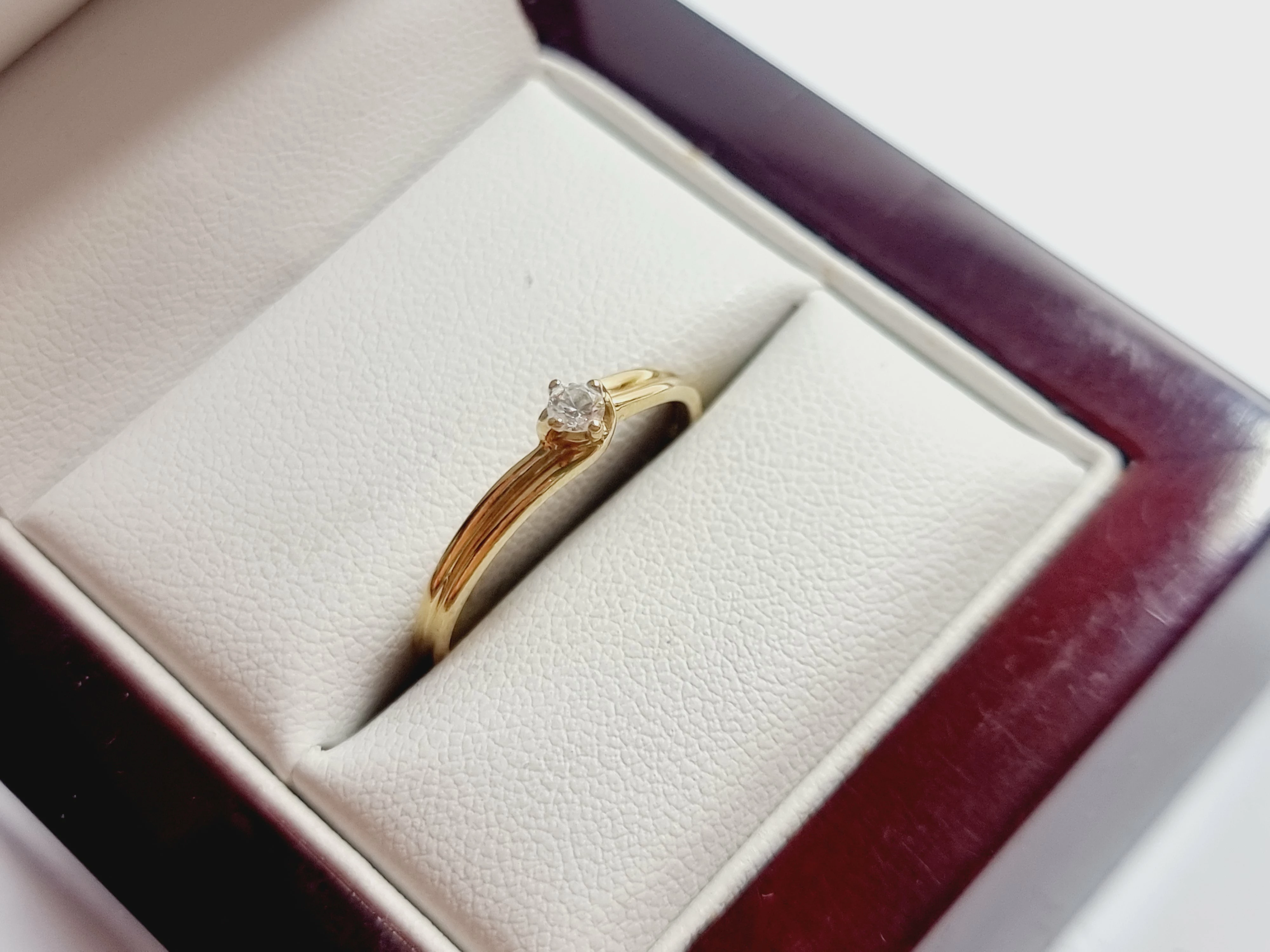 zloty-pierscionek-z-brylantem-w145-pr-585-pulawska-26-warszawa