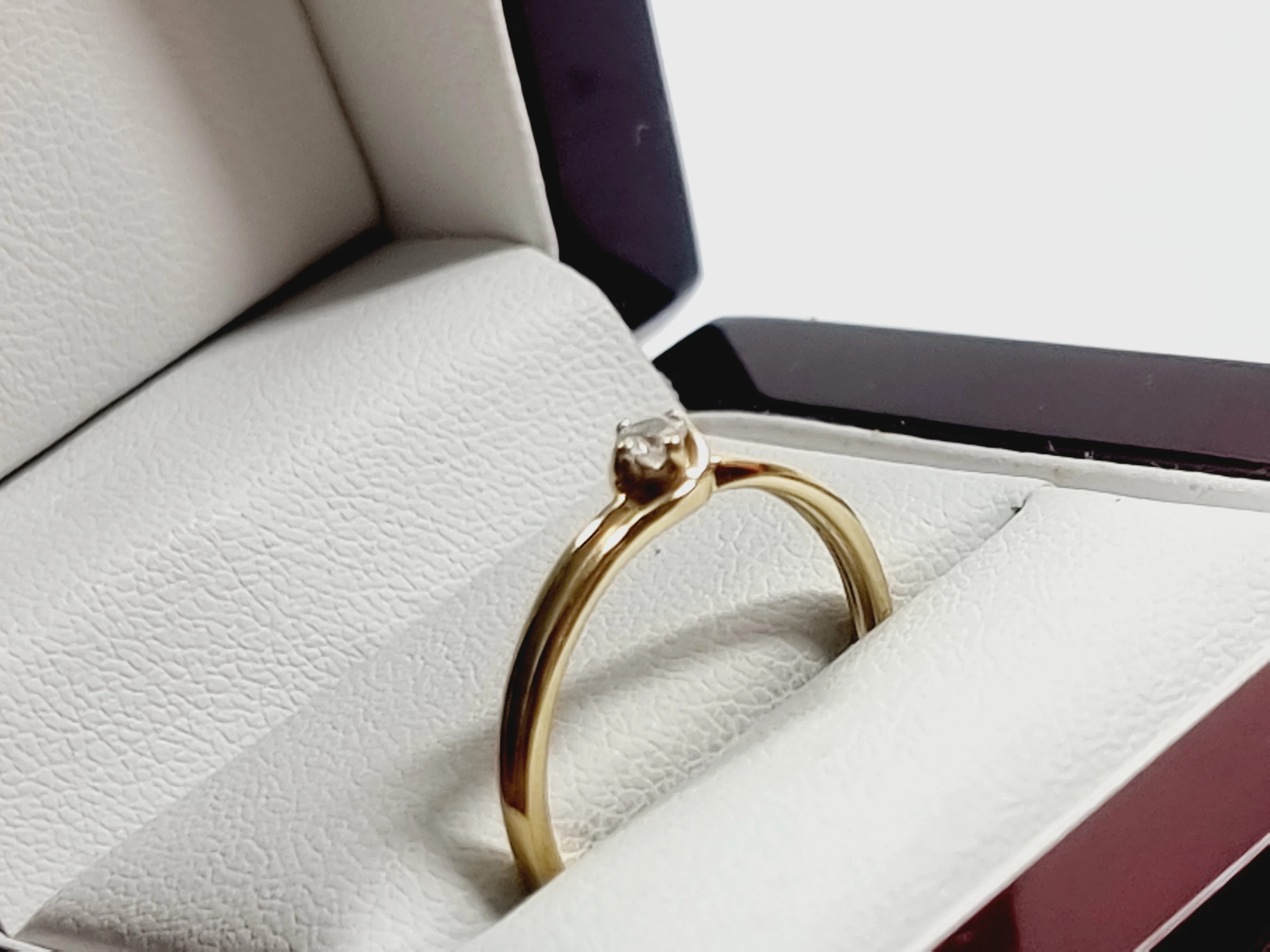 zloty-pierscionek-z-brylantem-w145-pr-585-material-15835-2