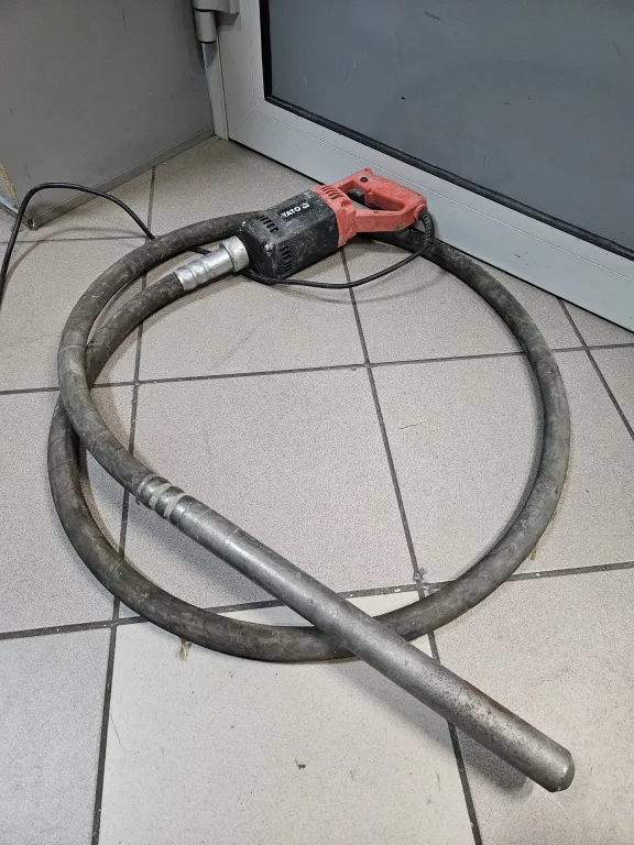 YATO YT-82600 WIBRATOR ZAGĘSZCZARKA DO BETONU 1200W + BUŁAWA 3M