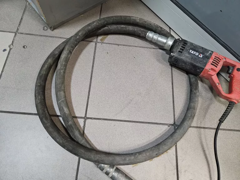 YATO YT-82600 WIBRATOR ZAGĘSZCZARKA DO BETONU 1200W + BUŁAWA 3M